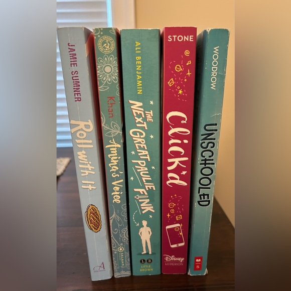 Paperbacks Other - Fiction Tween/Teen Paperback Book Bundle 5 books